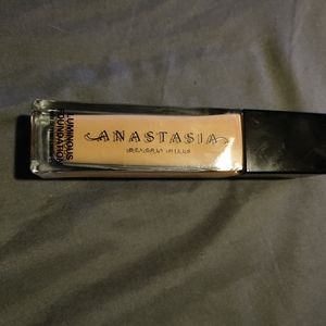 Anastasia luminous foundation